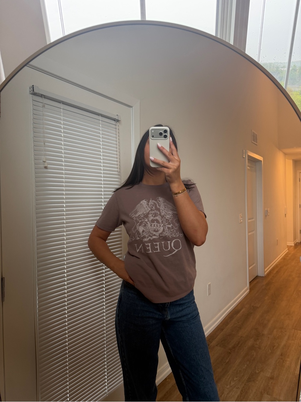 Abercrombie & Fitch Brown 'QUEEN' Graphic Short Sleeve Tee